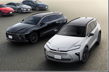 （前列右）：特別仕様車 ESTATE RS “THE 70th” （ベース車両はESTATE RS）