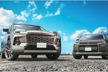 （左）：Z（ハイブリッド）