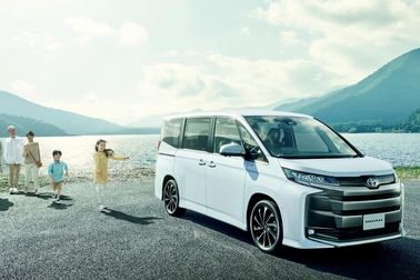 【モデル入り素材】S-Z（ハイブリッド・2WD・7人乗り）